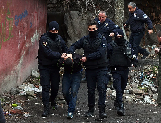 Ankara'da polise ateş açıldı